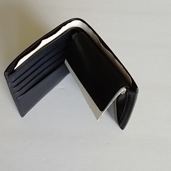 Michael Kors Billfold Black - Picture 12 of 13